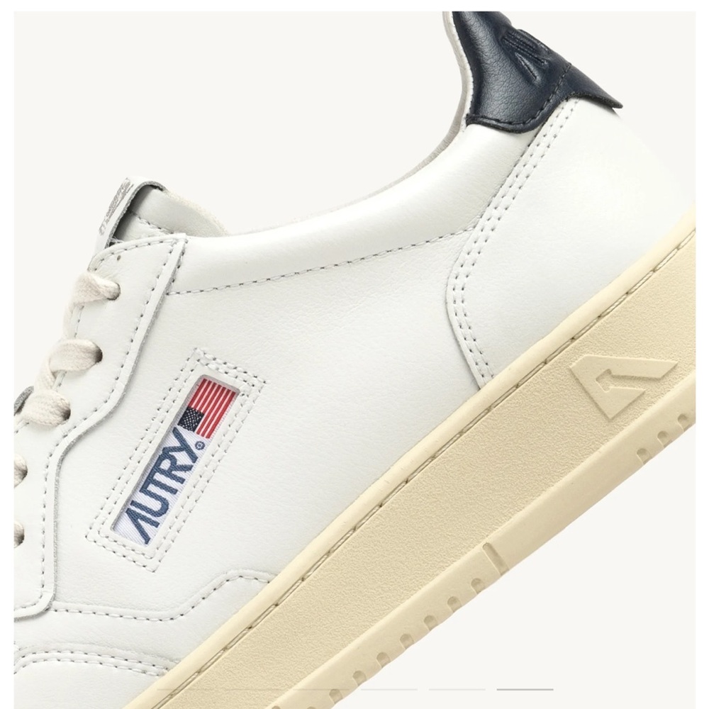 Autry Medalist Low Sneaker - Picture 3 of 10
